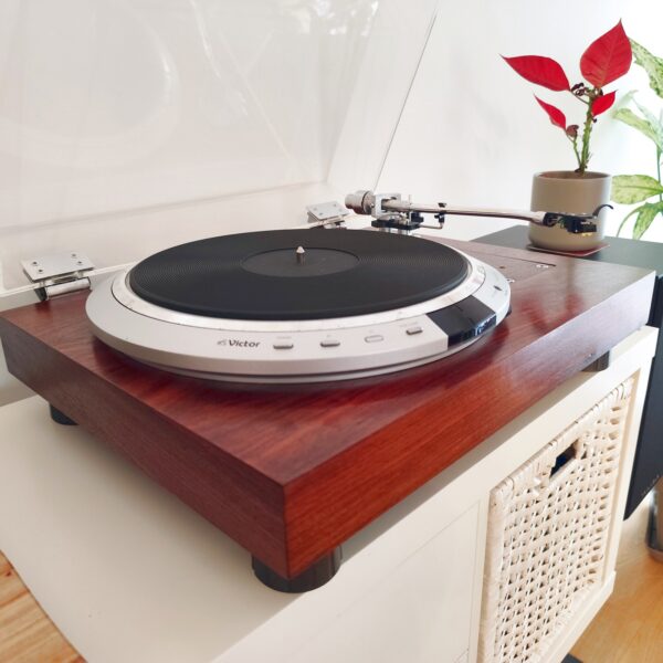 Victor TT 81 + CL-P1 – Turntable